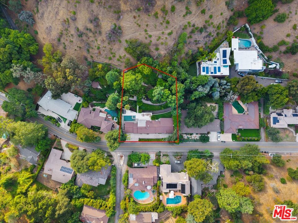 3479 Mandeville Canyon Rd