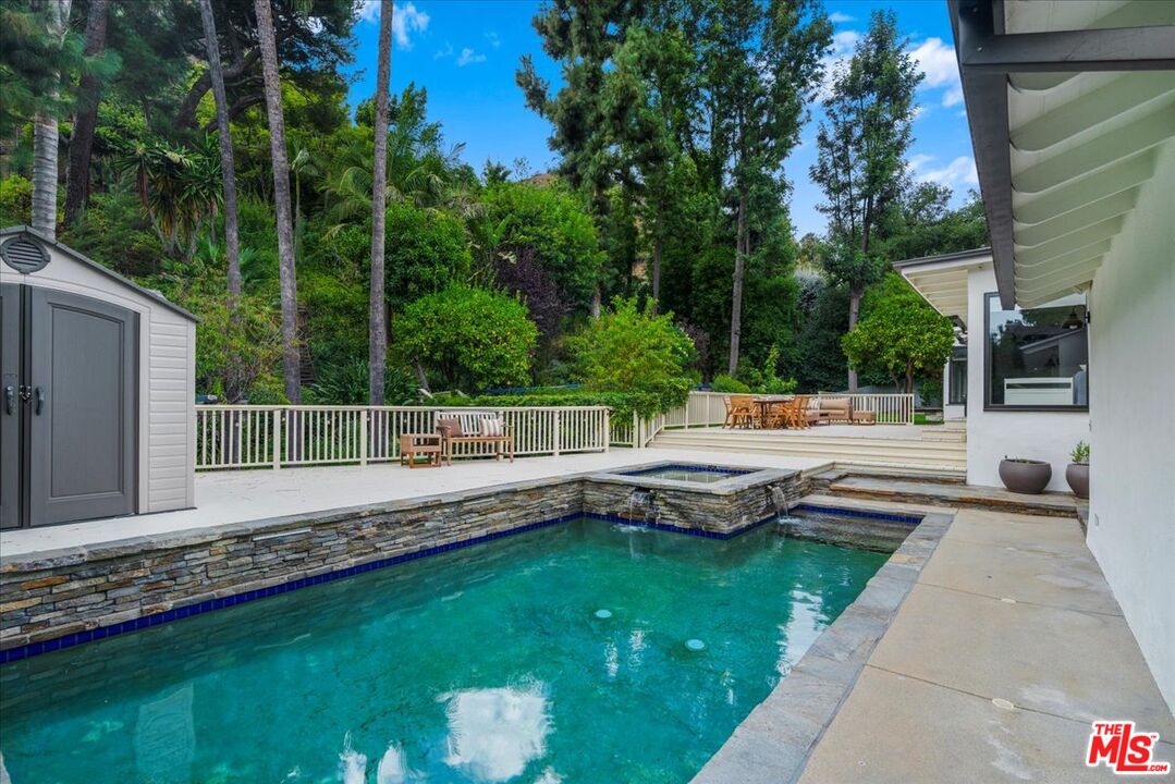 3479 Mandeville Canyon Rd