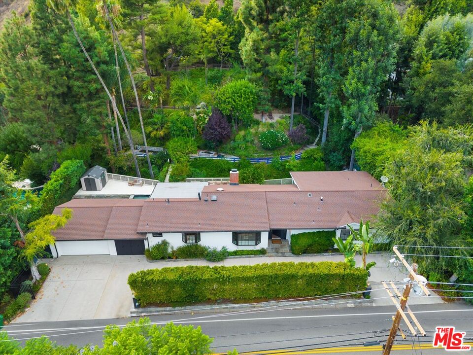 3479 Mandeville Canyon Rd