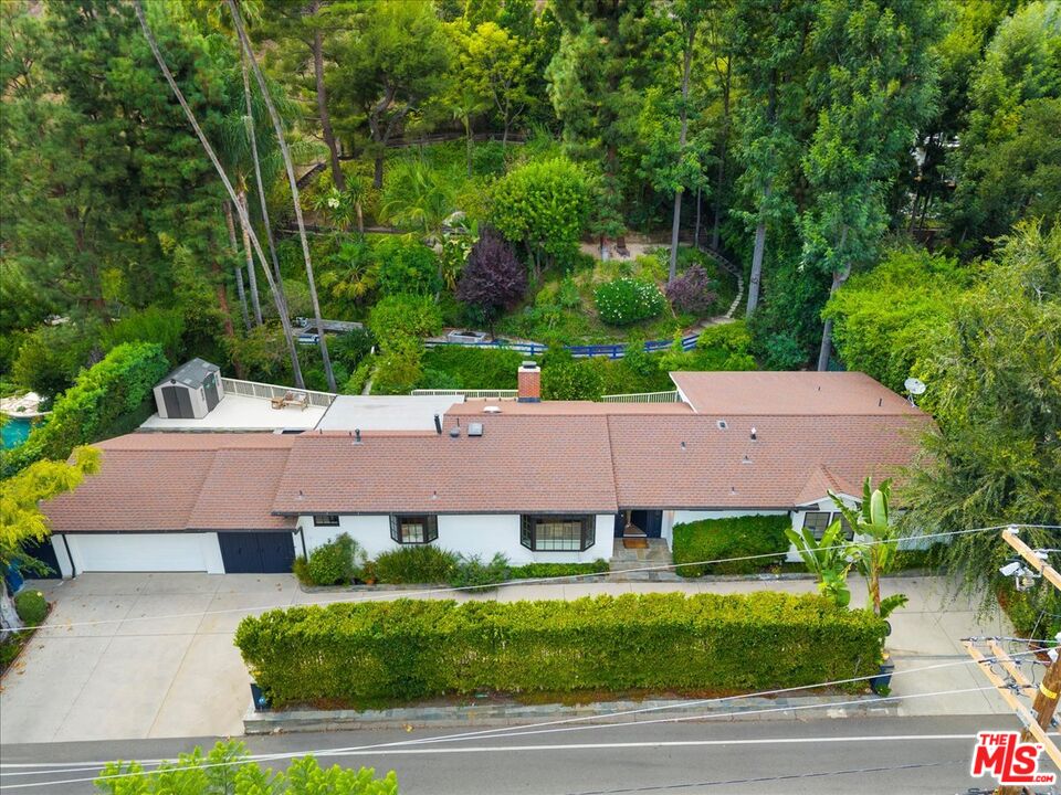 3479 Mandeville Canyon Rd