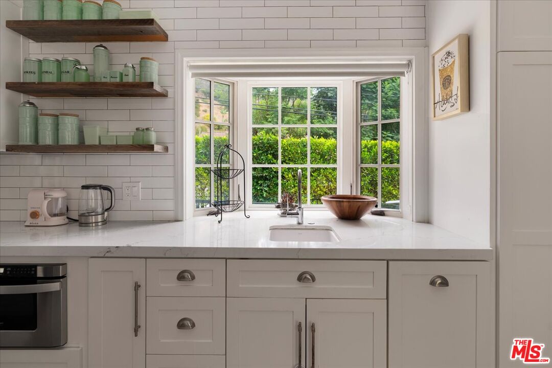 3479 Mandeville Canyon Rd