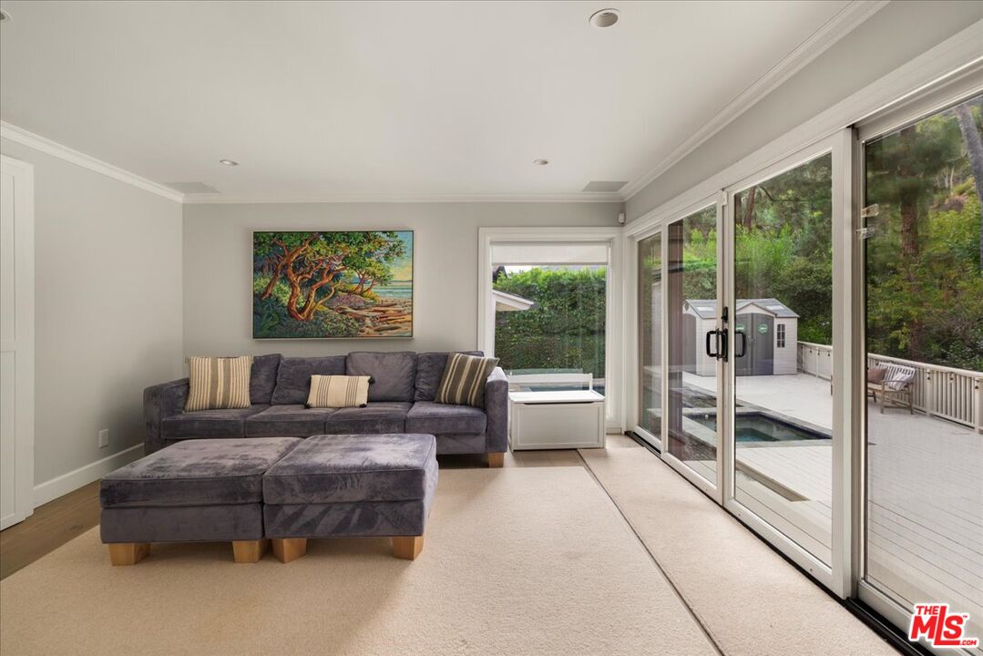 3479 Mandeville Canyon Rd