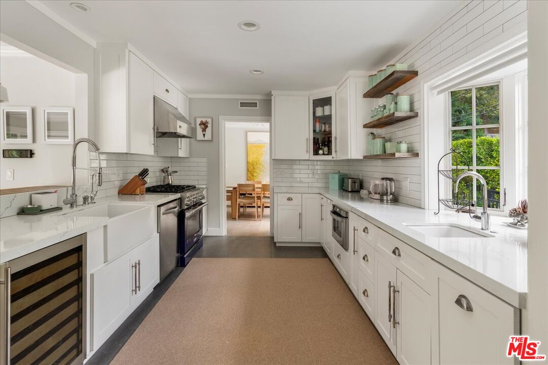 3479 Mandeville Canyon Rd