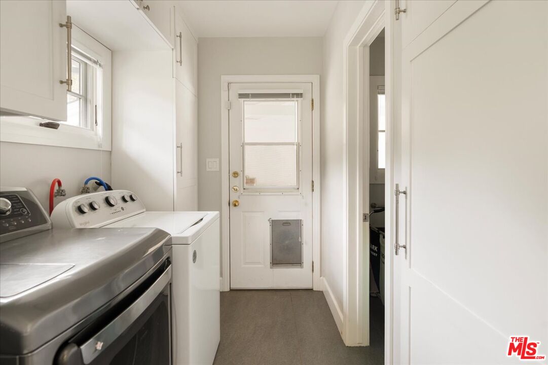 3479 Mandeville Canyon Rd