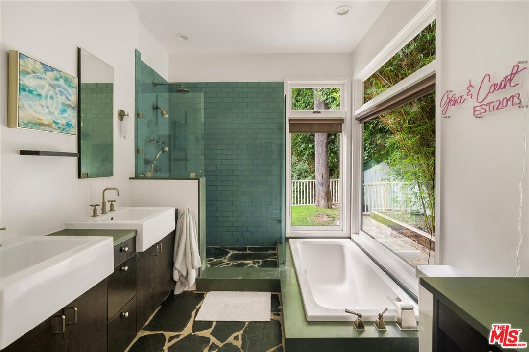 3479 Mandeville Canyon Rd