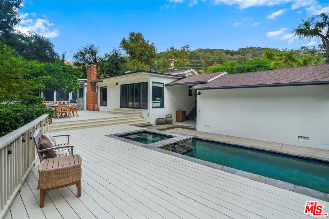 3479 Mandeville Canyon Rd
