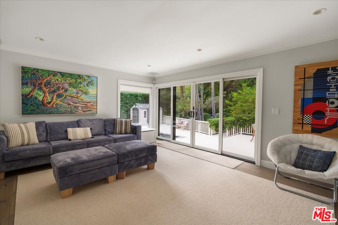 3479 Mandeville Canyon Rd