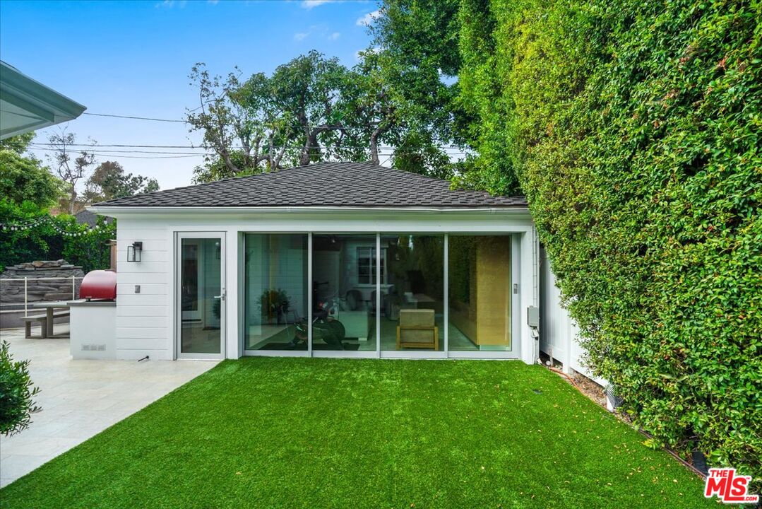 11433 Albata St