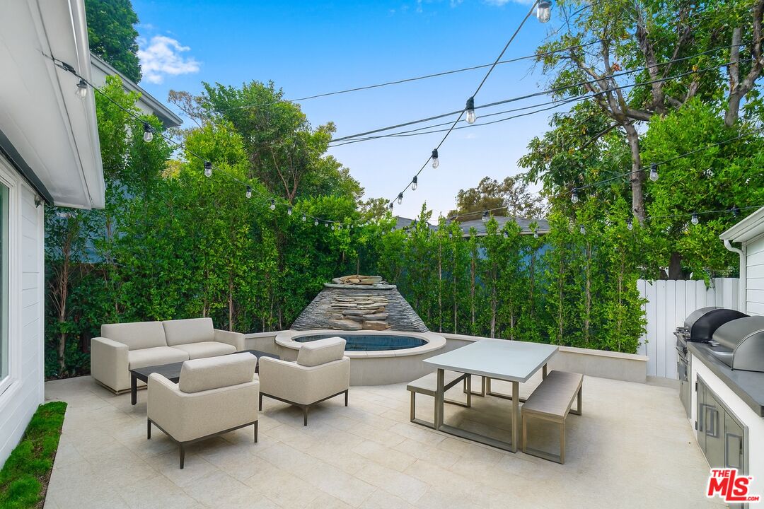 11433 Albata St