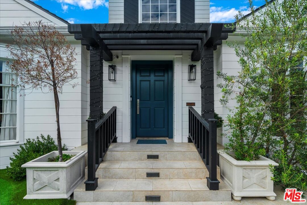 11433 Albata St
