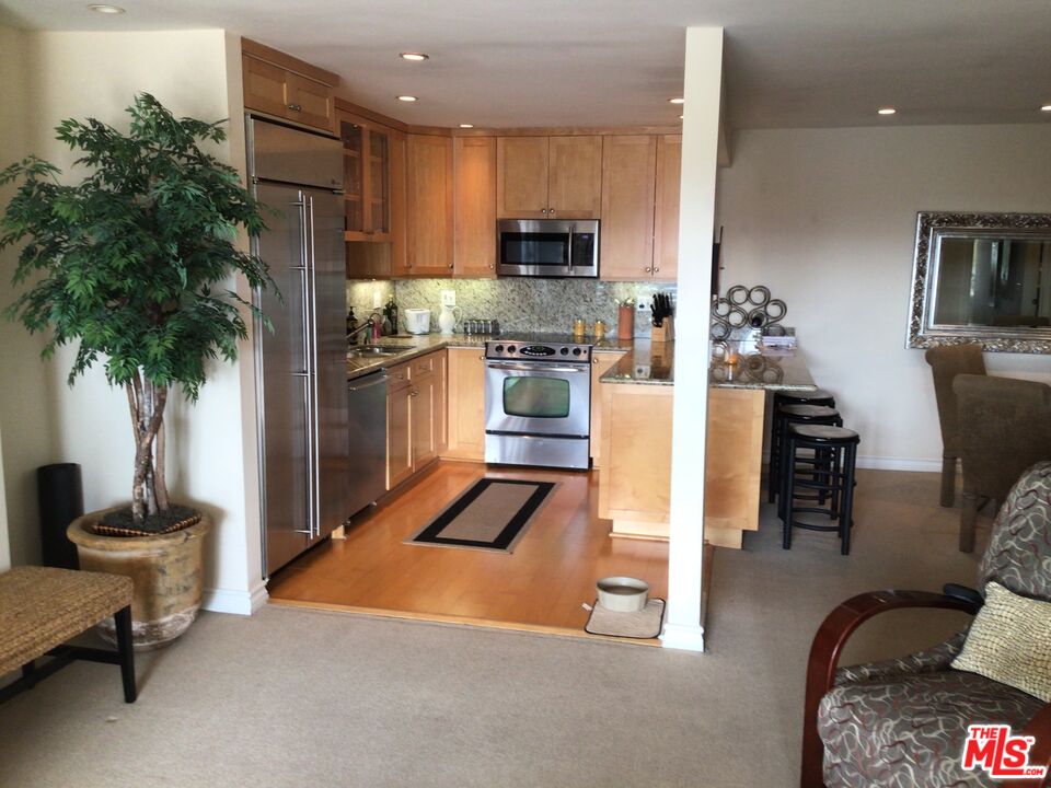 415 Montana Ave Unit: 306