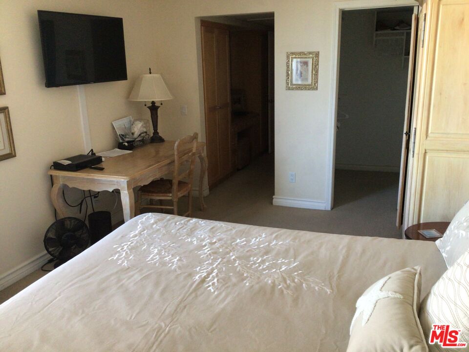 415 Montana Ave Unit: 306