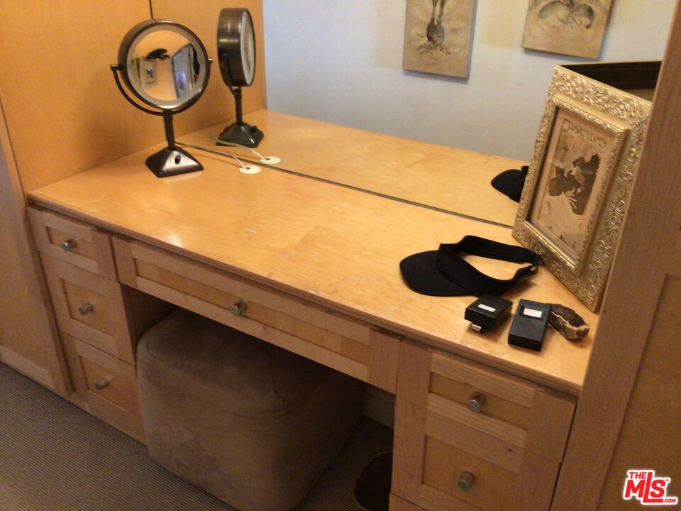 415 Montana Ave Unit: 306