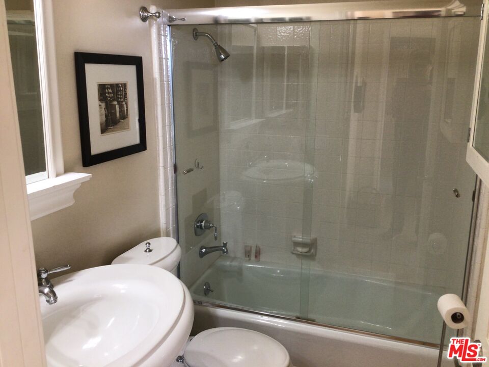 415 Montana Ave Unit: 306