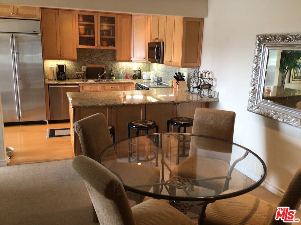 415 Montana Ave Unit: 306