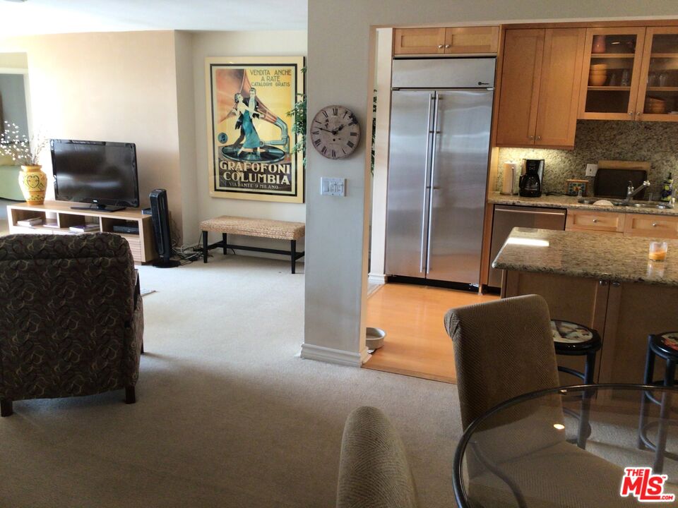 415 Montana Ave Unit: 306