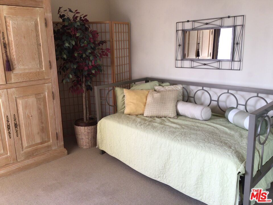 415 Montana Ave Unit: 306