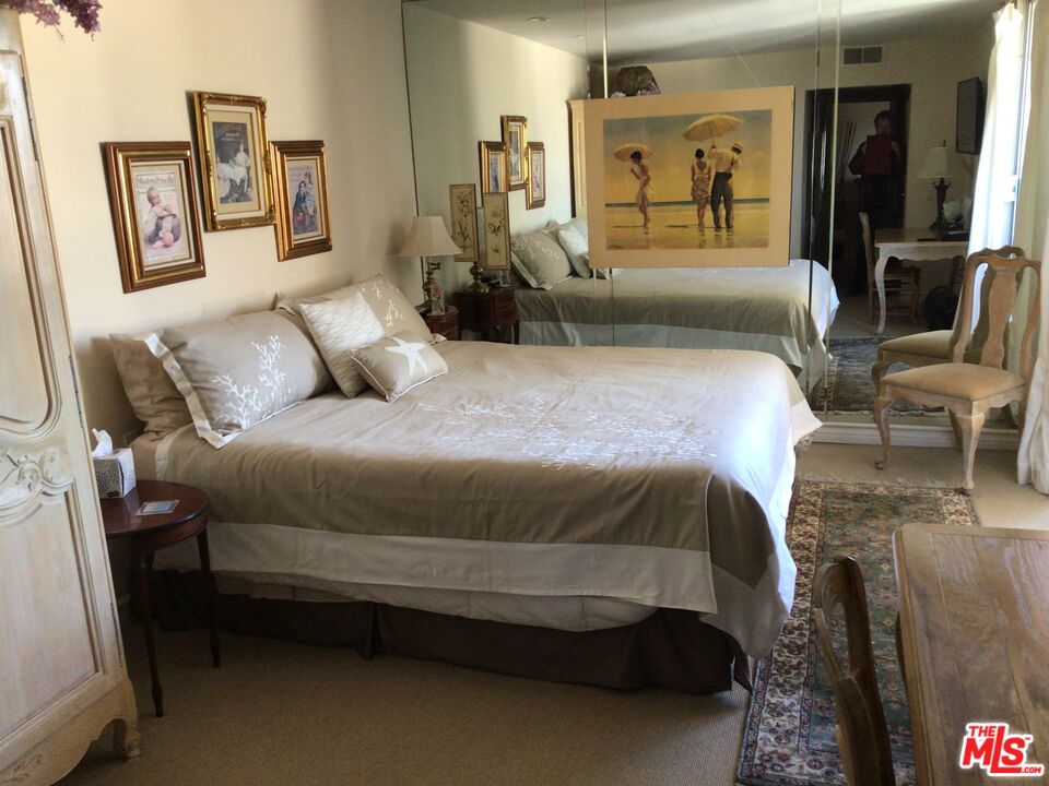 415 Montana Ave Unit: 306