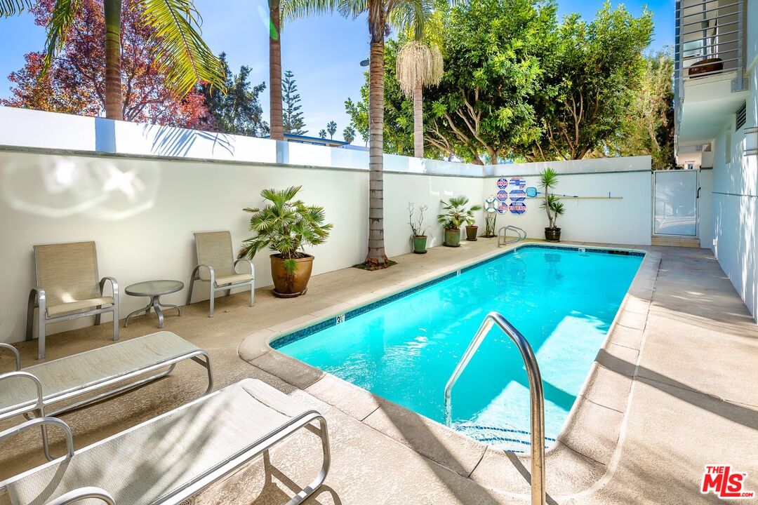 415 Montana Ave Unit: 306