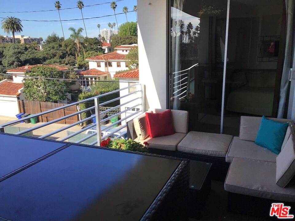 415 Montana Ave Unit: 306