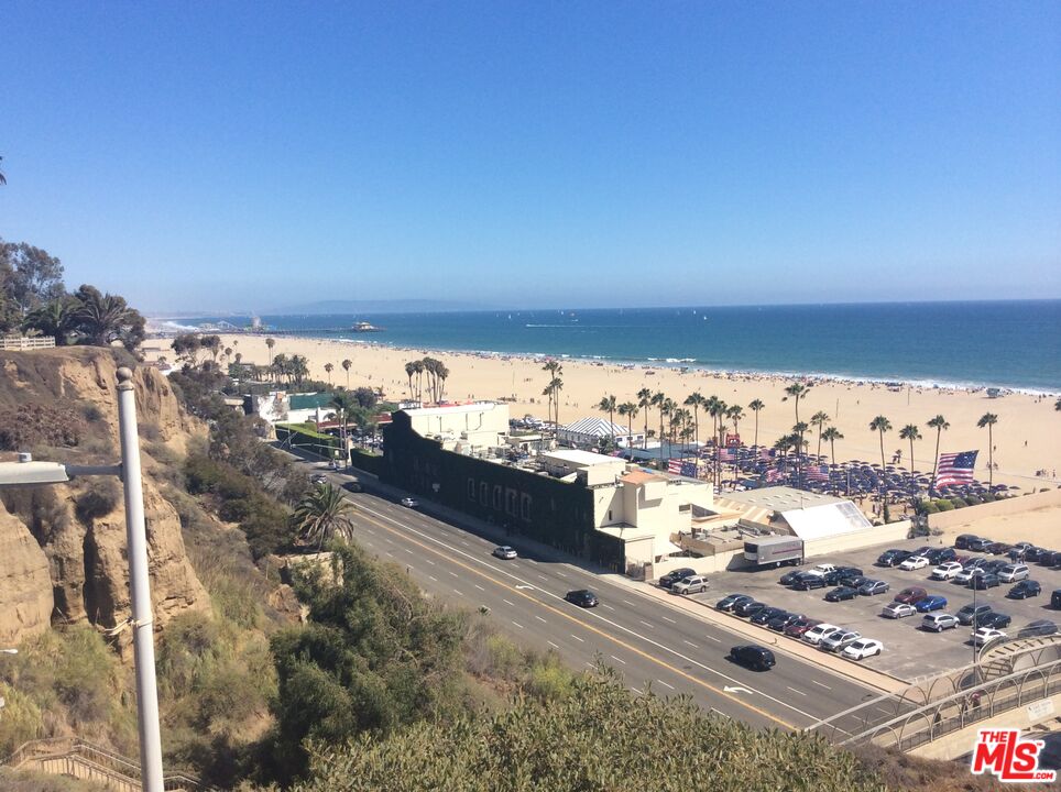 415 Montana Ave Unit: 306