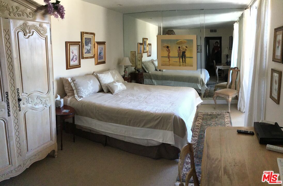 415 Montana Ave Unit: 306