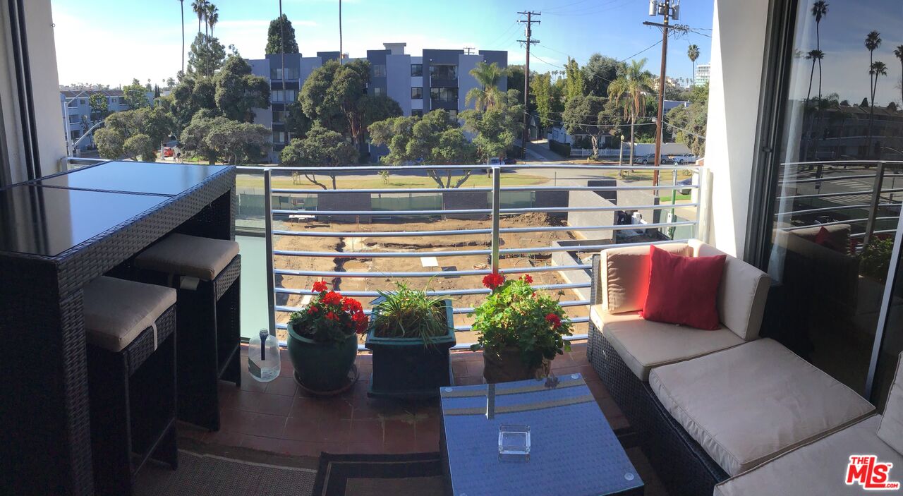 415 Montana Ave Unit: 306