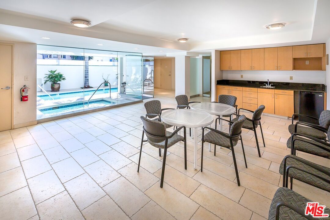 415 Montana Ave Unit: 306