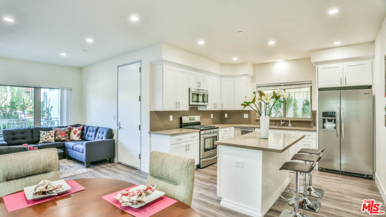 1424 S Bentley Ave Unit: 301