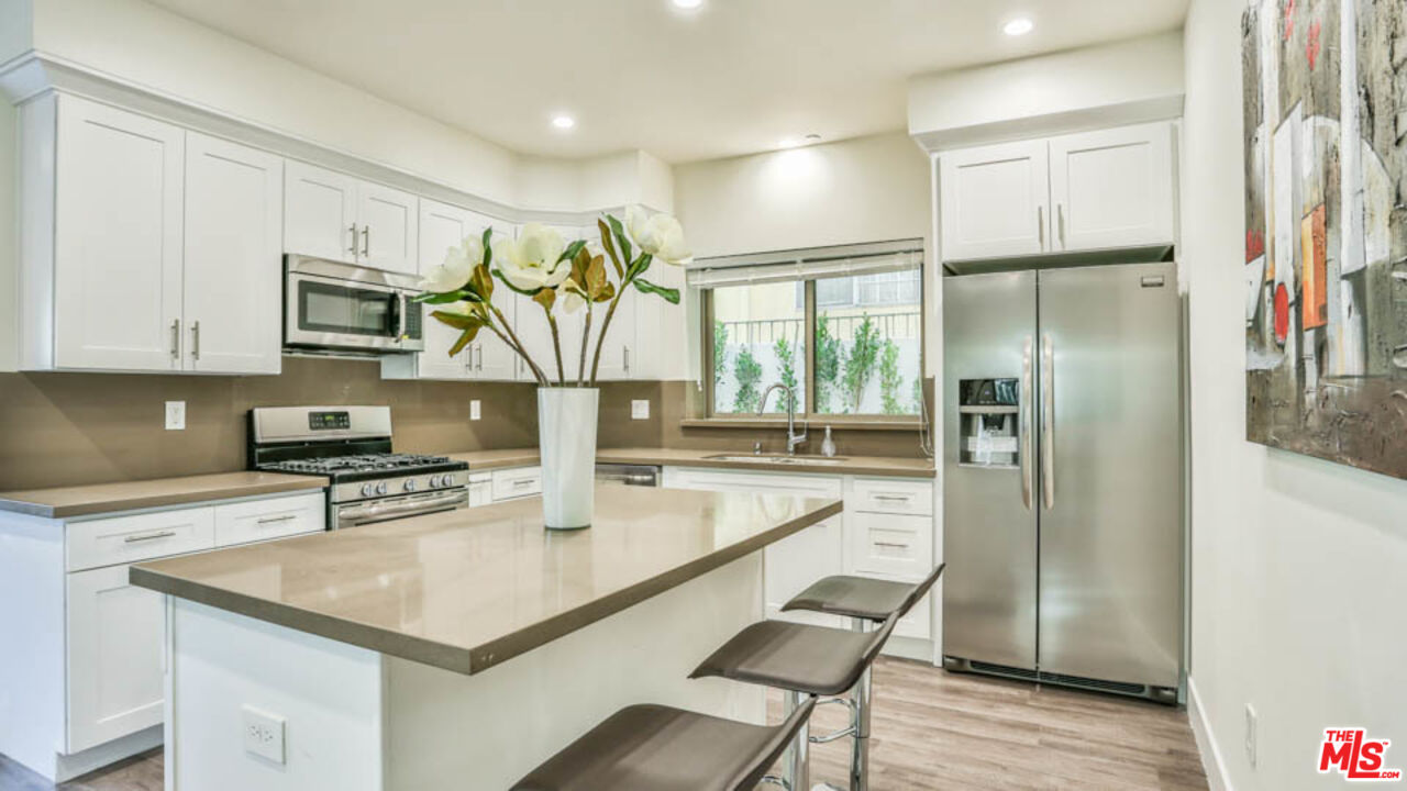 1424 S Bentley Ave Unit: 301