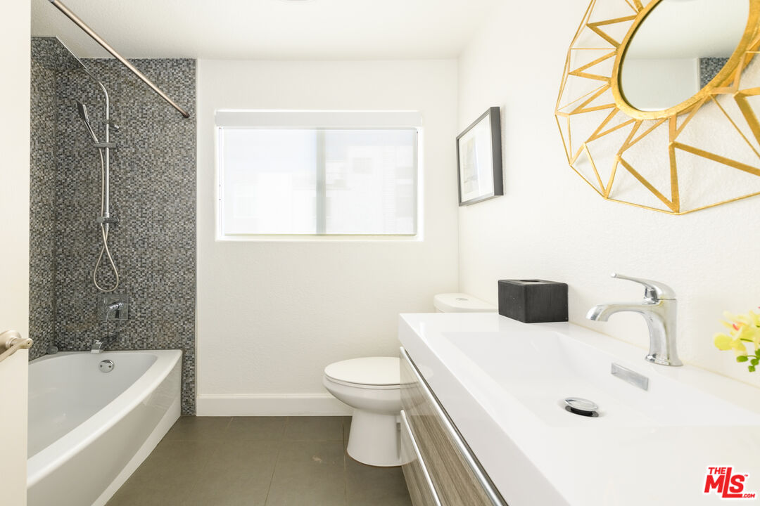 116 S Croft Ave Unit: 101