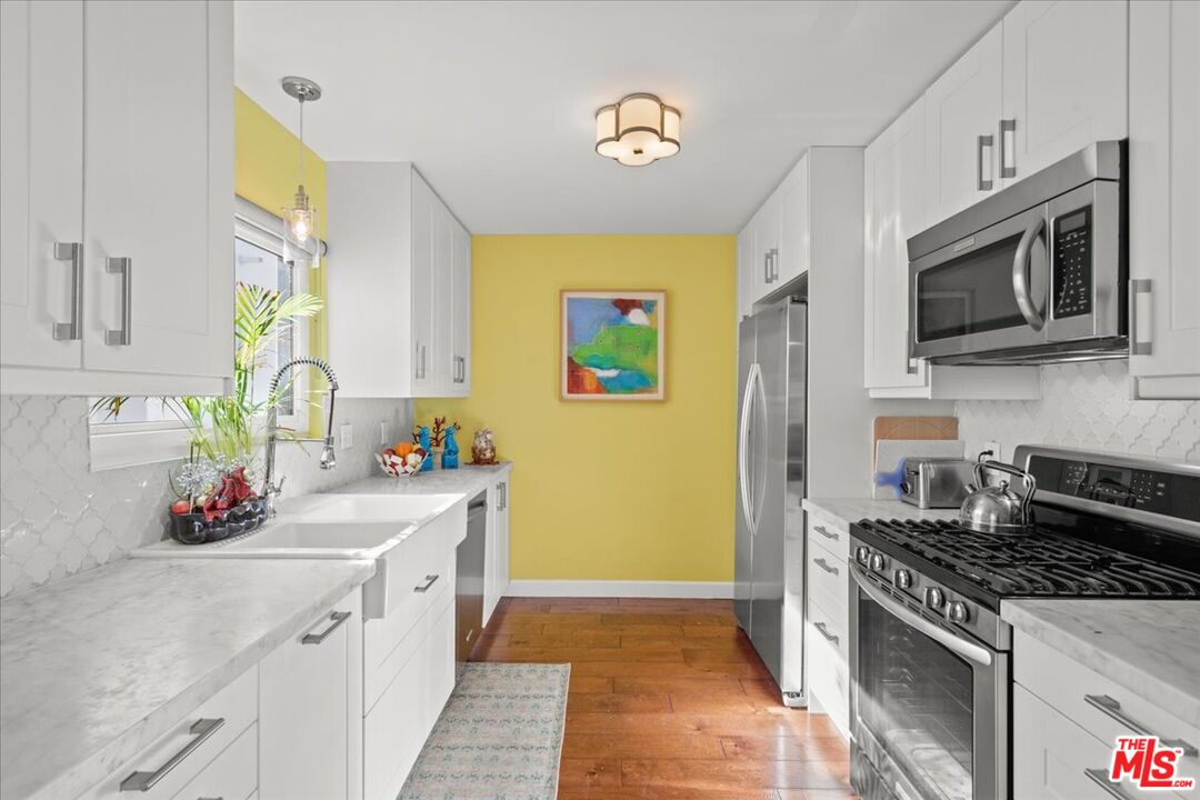 12938 Valleyheart Dr Unit: 11