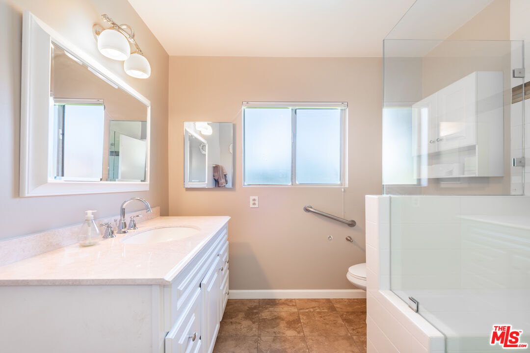 4506 Grand View Blvd