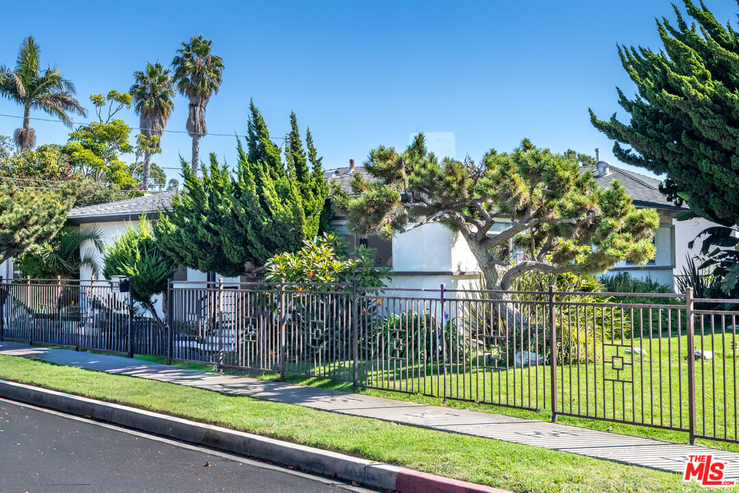 4506 Grand View Blvd