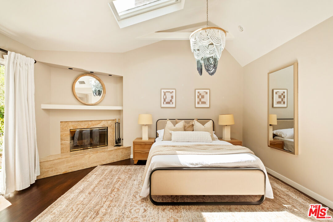 3588 Mandeville Canyon Rd