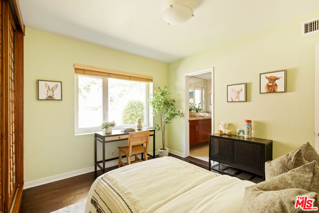 3588 Mandeville Canyon Rd