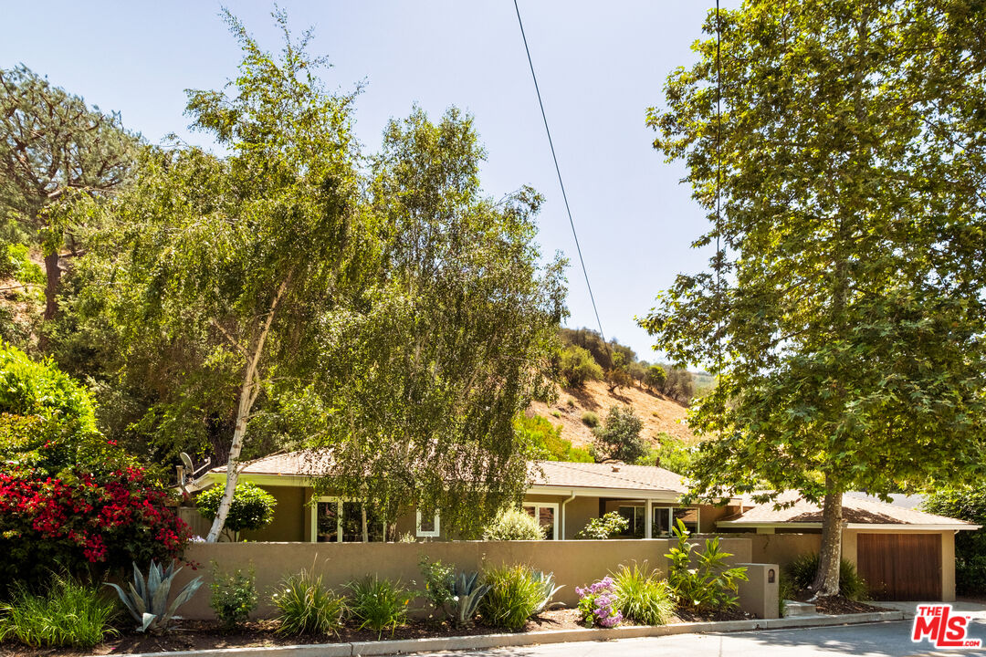 3588 Mandeville Canyon Rd