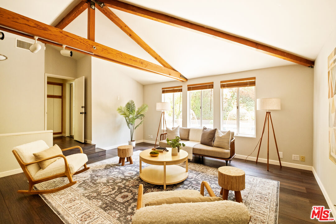 3588 Mandeville Canyon Rd