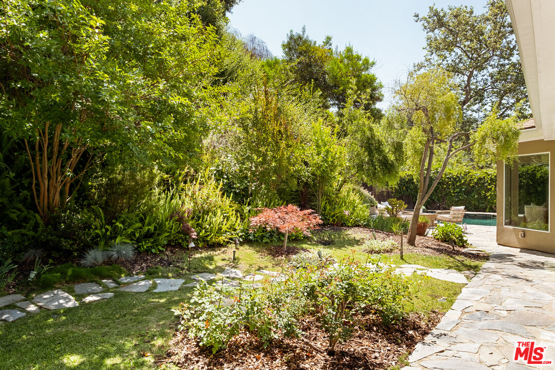 3588 Mandeville Canyon Rd