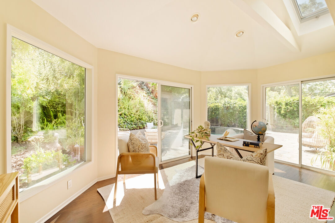 3588 Mandeville Canyon Rd