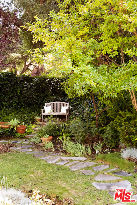 3588 Mandeville Canyon Rd