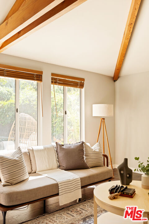 3588 Mandeville Canyon Rd