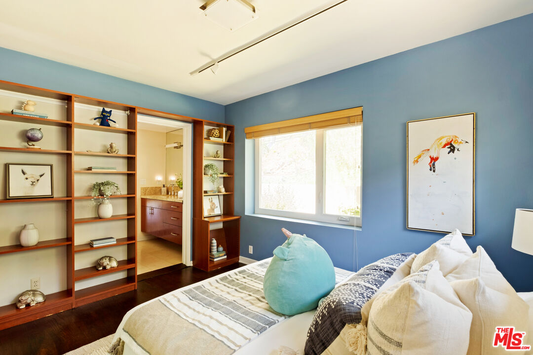 3588 Mandeville Canyon Rd