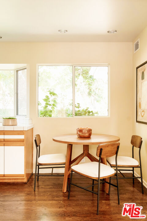 3588 Mandeville Canyon Rd