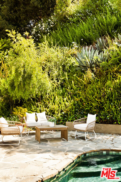 3588 Mandeville Canyon Rd