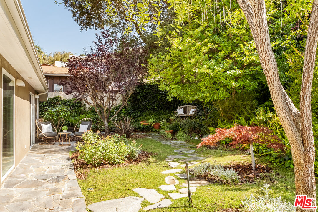 3588 Mandeville Canyon Rd