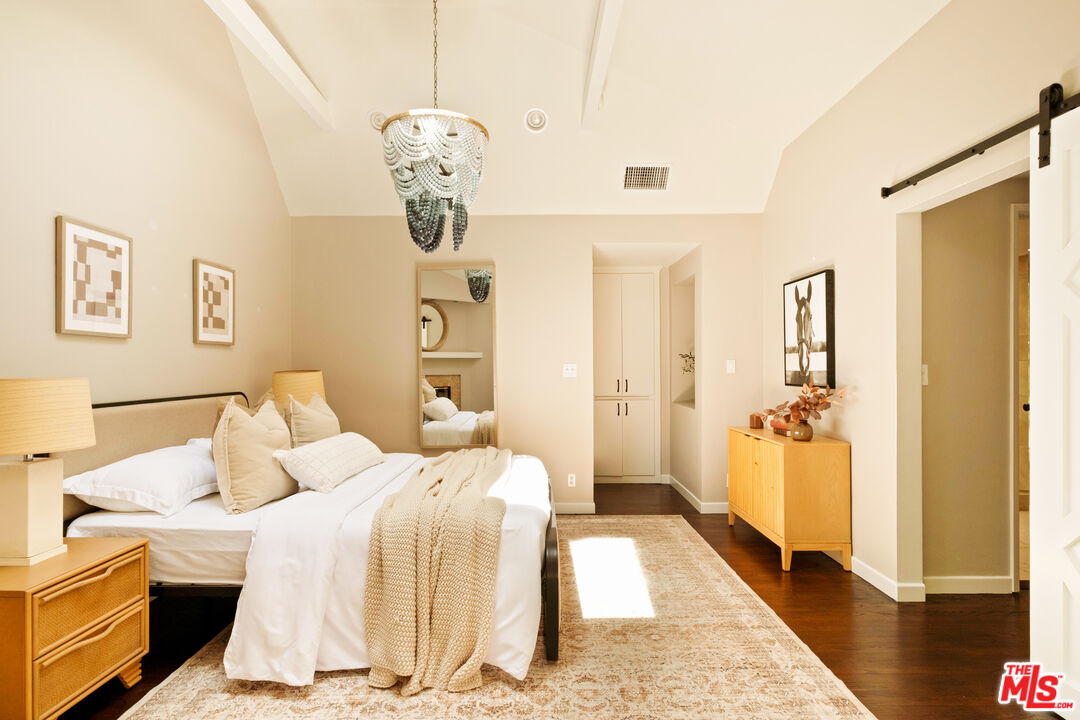 3588 Mandeville Canyon Rd