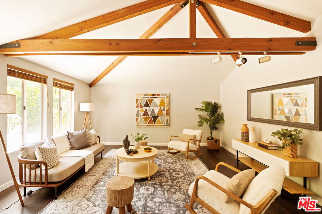 3588 Mandeville Canyon Rd