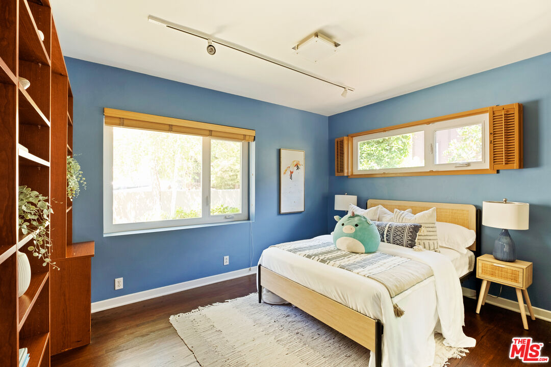 3588 Mandeville Canyon Rd