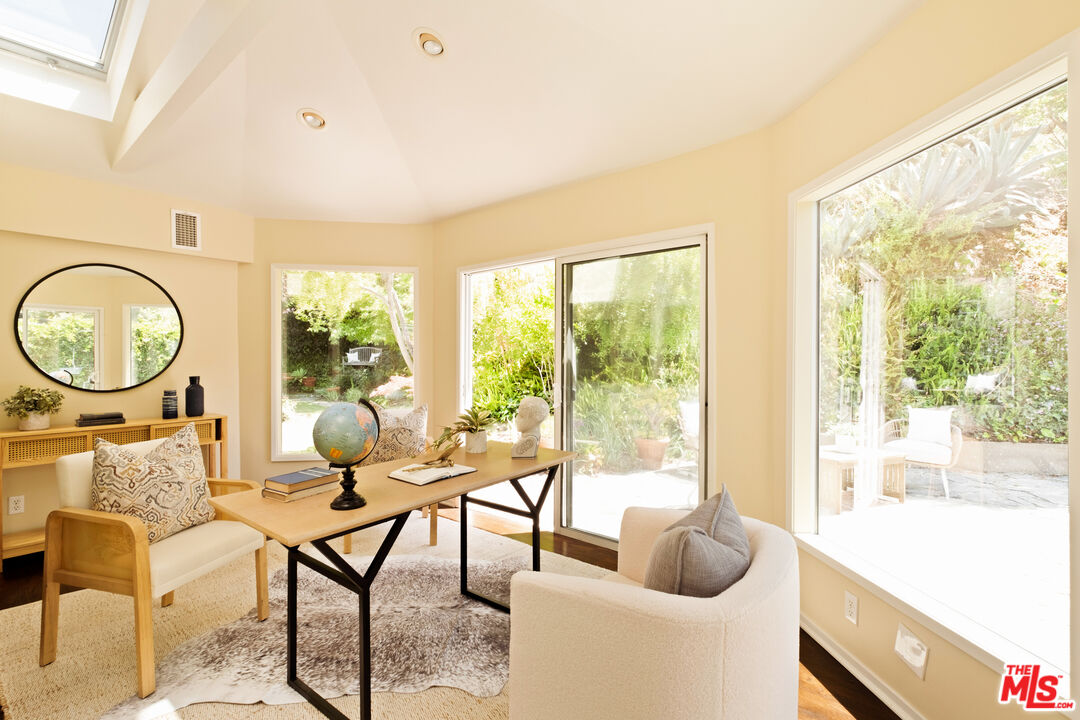 3588 Mandeville Canyon Rd